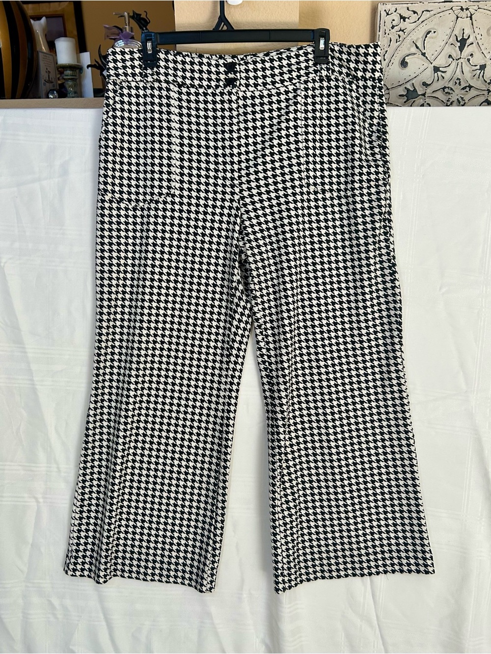 Plus size wide leg Houndstooth Black & White Ladies pants by Lularoe. Size 2X